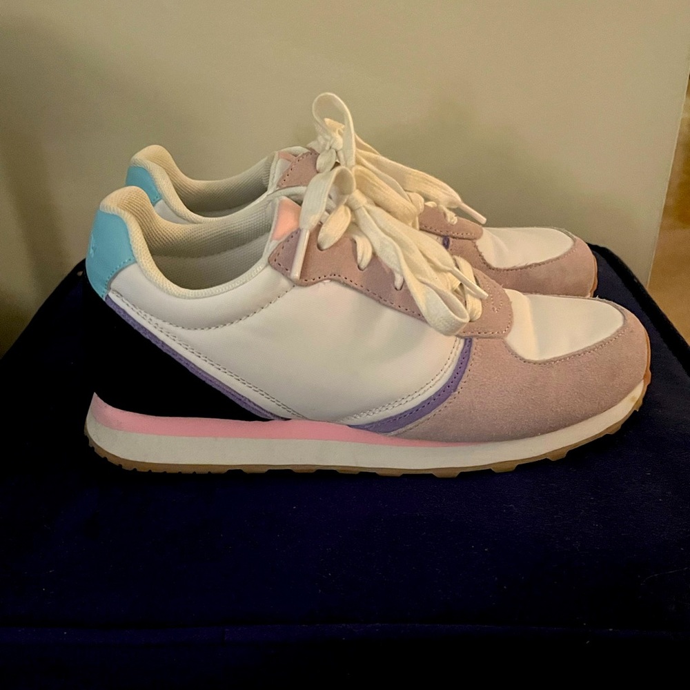 Casual sneakers